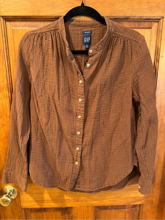 GAP Tops - GAP Crinkle Gauze Button-Down Shirt